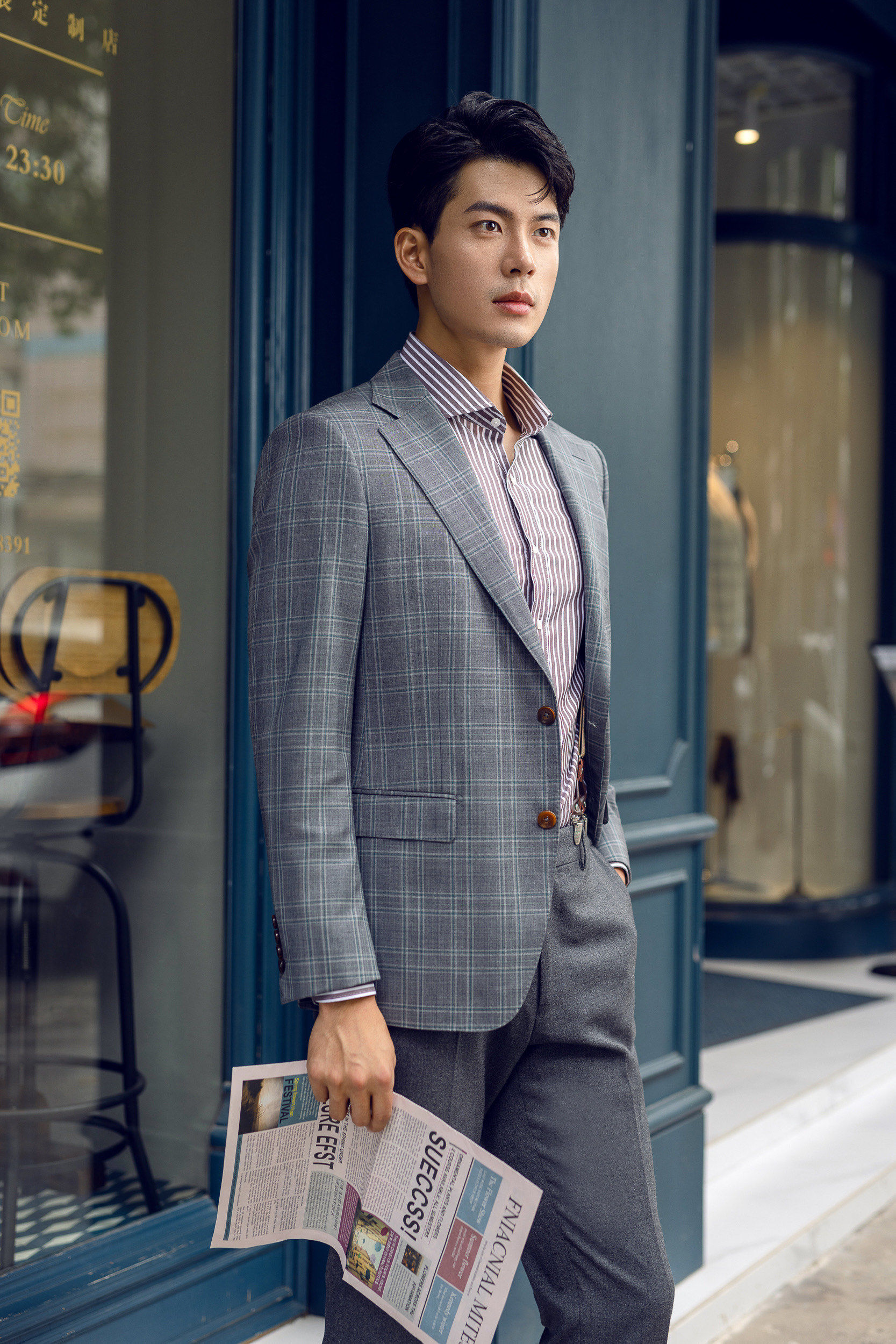 配条纹衬衫
✔让人耐人寻味

#tree树先生西装定制#佛山西装