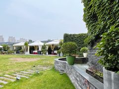 二楼绝美露台-小河盐帮·私家菜·烤鸭(三元桥·霄云路店)