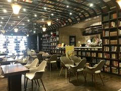 -钟书阁(松江泰晤士小镇店)