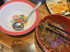 -爆炸头阿姨小四川正宗川味小吃(无任何分店)