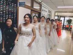 -蓝月摄影化妆美容学校