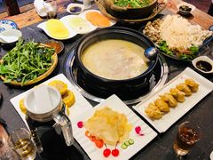 -大匠工房古船木艺术餐厅·猪肚鸡专门店(长白仙岛店)