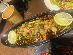 -曼听小寨海鲜烧烤·大连辣炒大王(盖州街店)