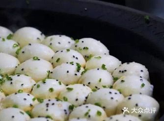 肯定要去食堂拍拍照啦！ 虾饺，生煎：白白胖胖的小点心