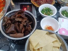 -黄利砖万峰林布依特色酸笋牛肉馆