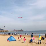 以为人不会太多，结果到海边一看