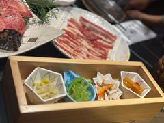 -山川小町·极番烧肉(新地假日广场店)