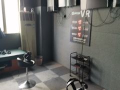 -VR 间客漫·PS电玩·虚拟现实包间游戏电竞(街道口店)