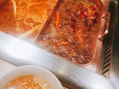 -老牌坊云南鱼豆花火锅(爱建店)
