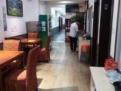 大堂-茸梅路右拐龙虾-农家菜(松江店)