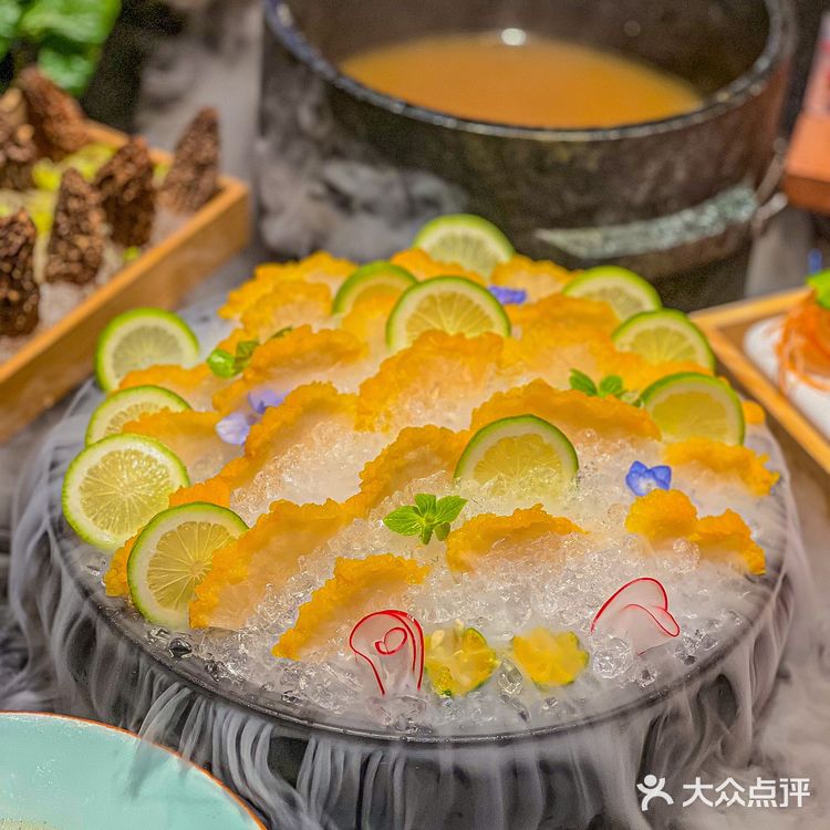 在深圳，首家野生菌石锅土鸡，一口鲜掉牙❗️