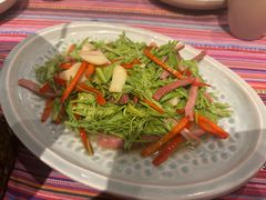 -香巴拉云南餐厅(华莱坞店)