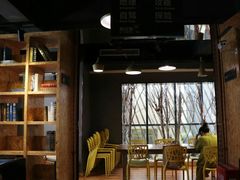 -新华里咖啡书吧(新华书店小寨店)