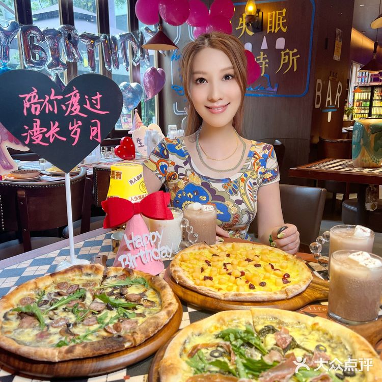 氛围感创意小酒馆