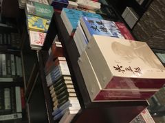 -钟书阁(松江泰晤士小镇店)