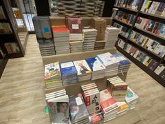 -钟书阁(群光广场店)