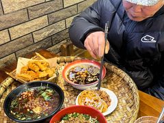 -爆炸头阿姨小四川正宗川味小吃(无任何分店)