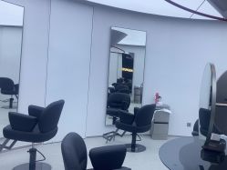 -一家只做男发烫染的店