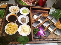 -围炉肉舍•炭烤活鳗•丹东海鲜烤肉(步行街店)