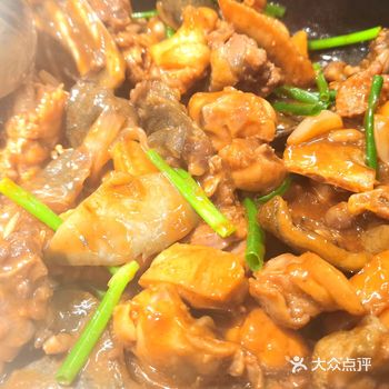 清泉水鱼火锅店位于广州马场，交通便利，环境优雅