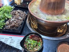 -果松木炭酸菜铜火锅·外婆参鸡汤