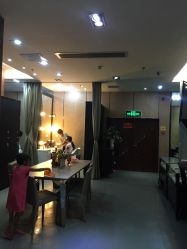-现代经典婚纱摄影
