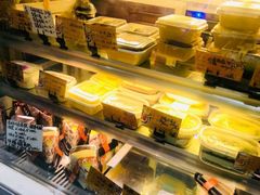 面包甜点陈列柜-壹心榴莲千层蛋糕甜品店