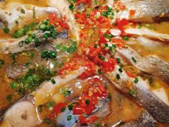 现焖老坛剁椒鱼头-味上湘菜馆(阿波罗店)