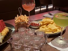 -FOUR PLAY BAR