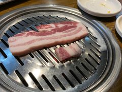厚切五花肉-·缸桶屋·韩式牛肋条自助烤肉(西湖D11店)