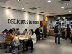 -麦当劳(上海虹桥站30B检票口楼上)