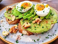 牛油果煮蛋吐司-RAC BAR(安福路店)