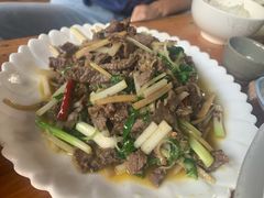 芹菜炒牛肉-腾冲国萍农家乐