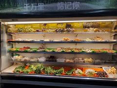 自助取餐区-万记麻辣烫国展总店