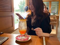 -Chom Cafe and Restaurant