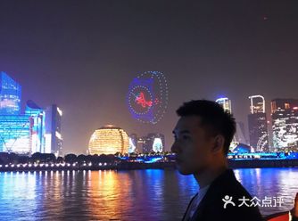 杭州钱塘江无人机灯光秀 |浪琴飞行表