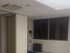 -卡罗酒店(东门晒布地铁站店)