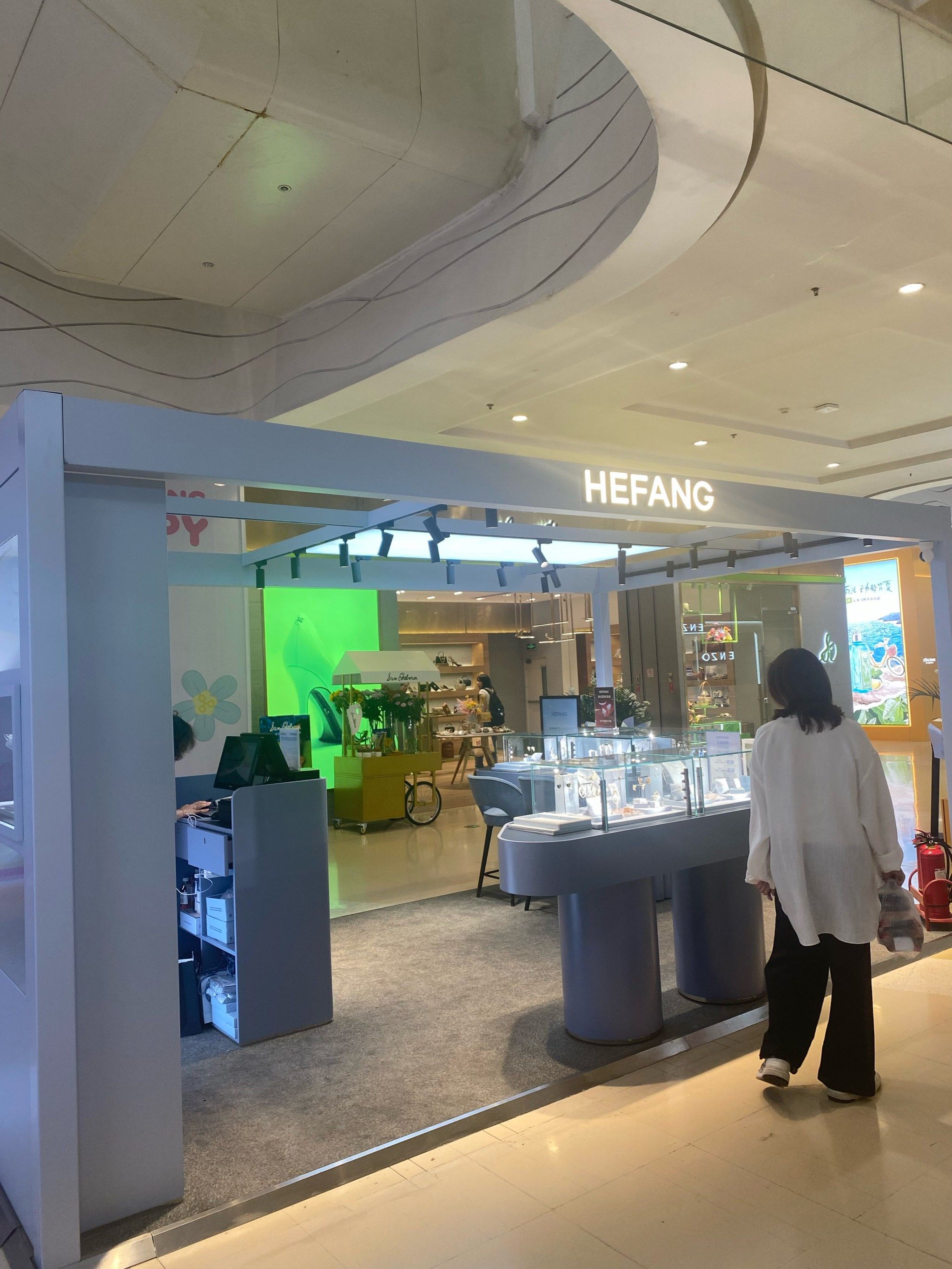 何方珠宝新店开业