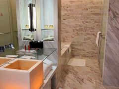 -上海滴水湖皇冠假日酒店