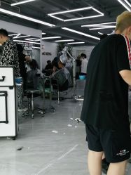 -宫铭烫发染发接发店