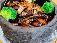石锅葱烧海参-山东宾馆·齐鲁苑餐厅