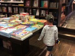 -钟书阁(松江泰晤士小镇店)