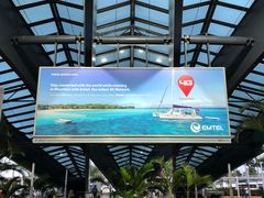 -西沃古尔·拉姆古兰爵士国际机场