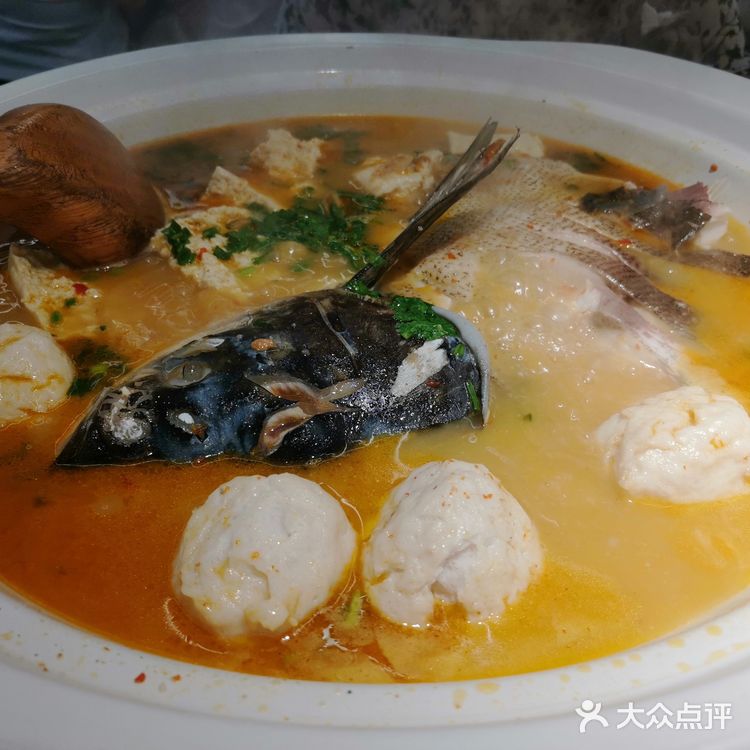 周末和姐妹一起去南新路上的稻山村吃饭，中午饭点已经有