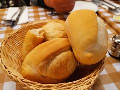 餐前面包-船屋葡国餐厅