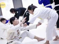 -菠萝格斗巴西柔术训练馆