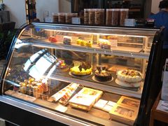 面包甜点陈列柜-苏州洲际酒店·大堂酒廊