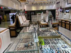 -美式眼镜·授权蔡司.依视路.尼康.豪雅.明月(人民广场店)