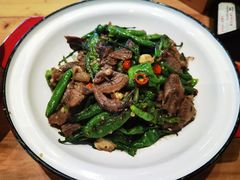 -帅巴人舅母子腊蹄民俗村