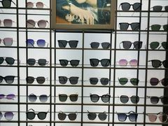 -回瑞眼镜·蔡司·依视路官方授权店(广益路万达店)